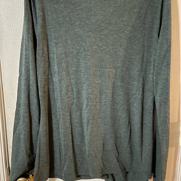 Emery Rose Flattering asymmetrical top - Picture 2 of 4